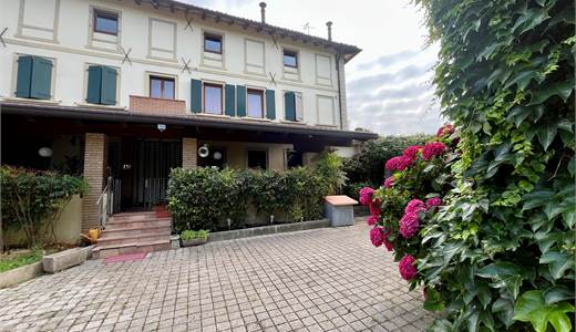 UNA CASA AUTENTICA, CON IL FASCINO DELLA TRADIZIONE